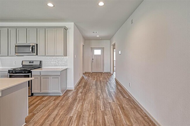 Building Photo - 1127 Hyde Lk Ln