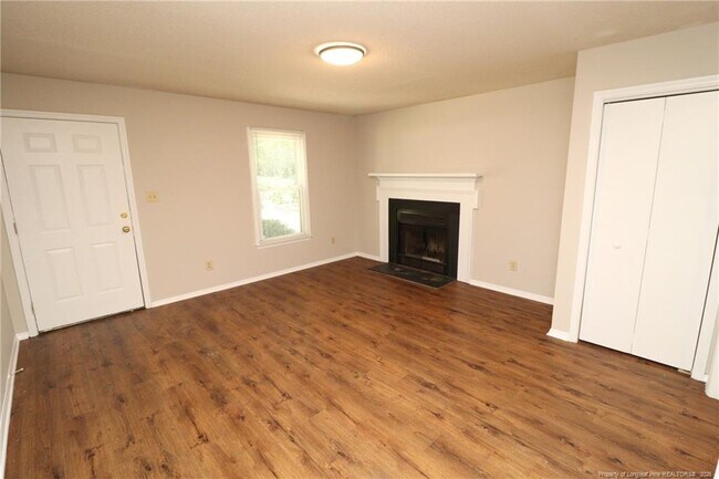 Foto del edificio - 3905 Lexington Dr