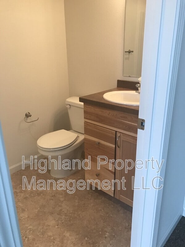 Building Photo - 530 NE Stadium Way