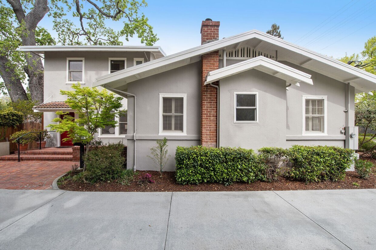 Primary Photo - Beautiful Residence in Old Palo Alto With ...