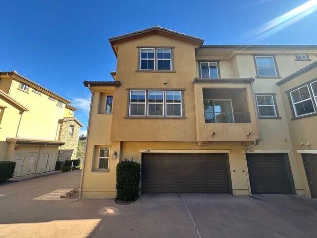 Foto del edificio - Great 2B/2.5BA Townhouse Available in Santee with Attached Garage & Onsite Pool, Spa, and Playgro...