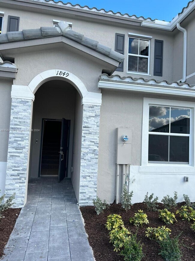 Foto del edificio - 1849 SE 27th Dr