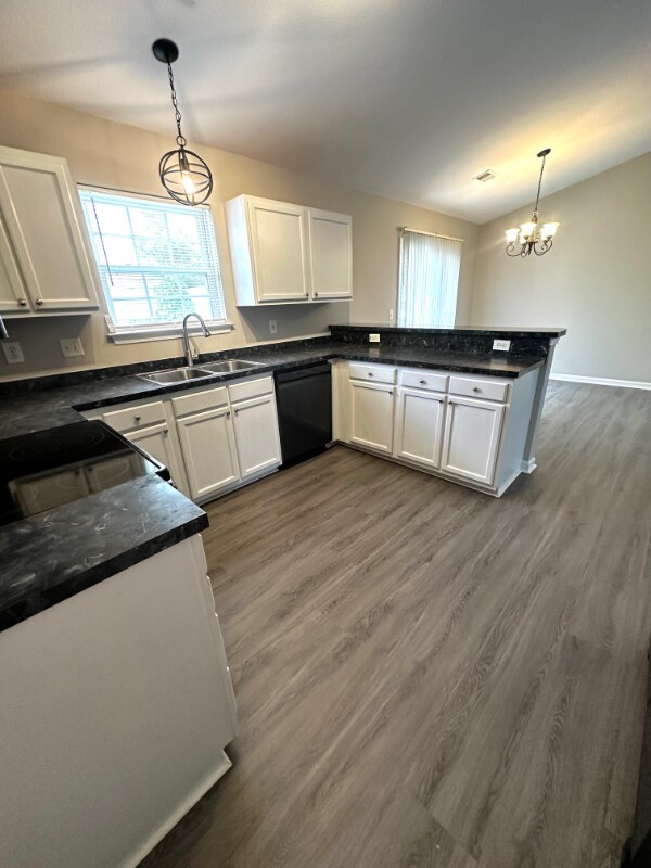 Foto del edificio - 896 Silvercrest Dr
