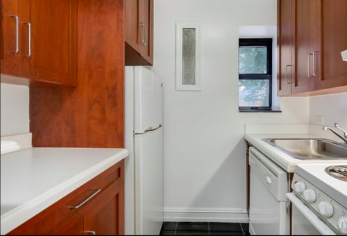 Primary Photo - 148 W 68th St