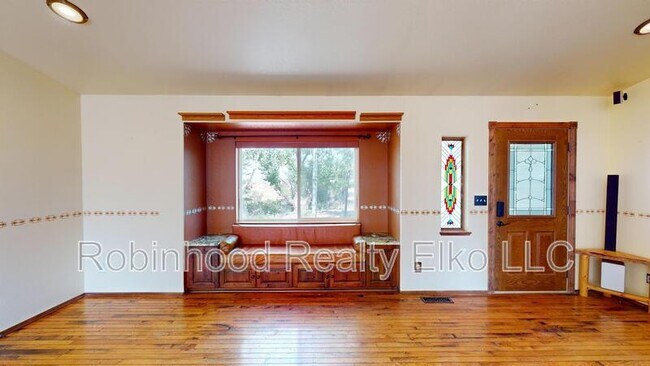 Building Photo - 822 Silver Oak Dr