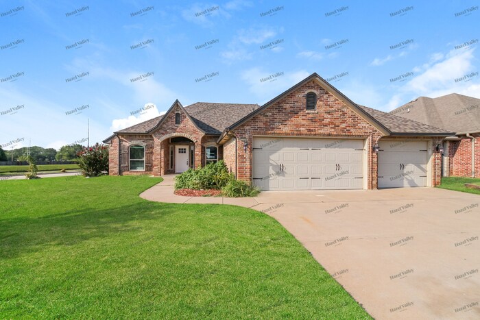Primary Photo - 1303 Luke Ln