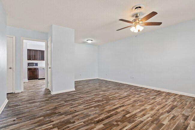 Building Photo - Charming 3BR with Fenced Yard