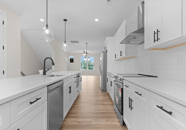 Building Photo - Brand New 3BR/3.5BA Townhome in Charlotte