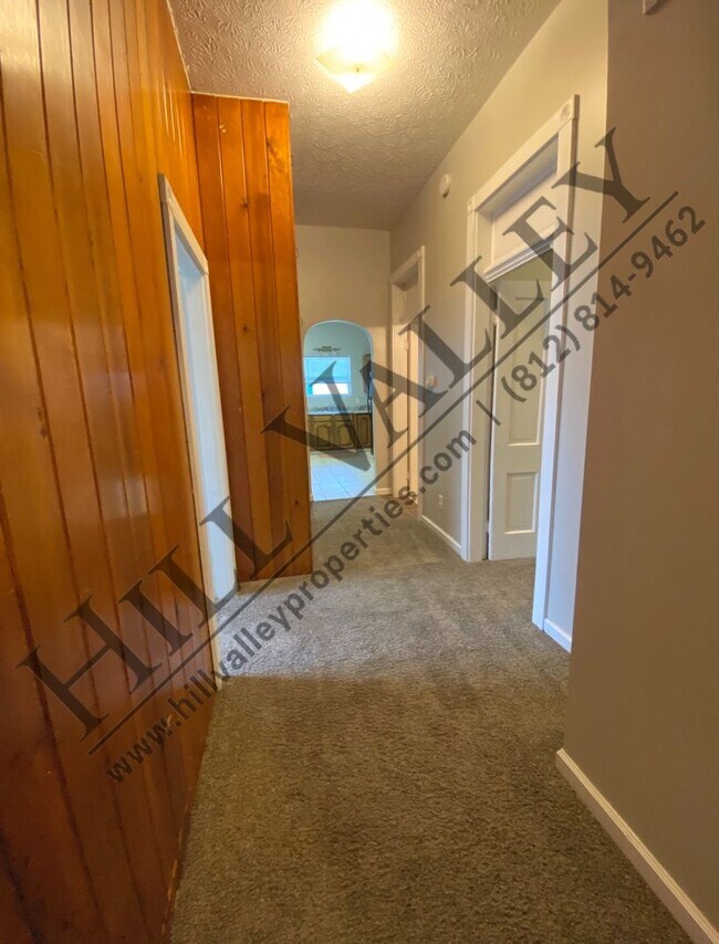 Building Photo - Two Bedroom Bungalow