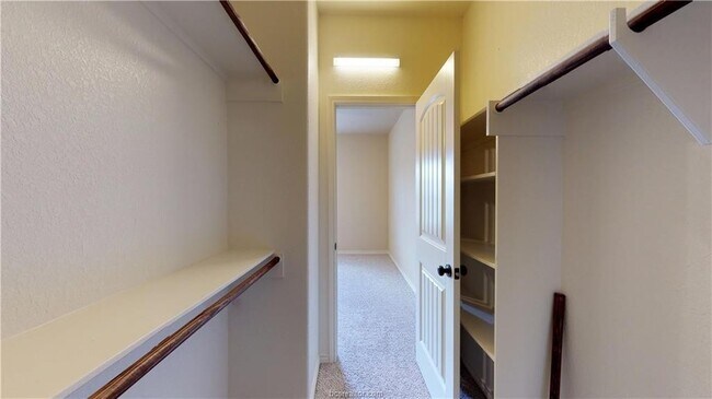 Foto del edificio - 104 Armored Ave