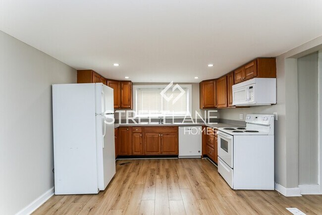 Building Photo - REDUCED!