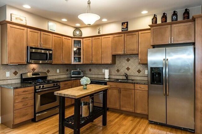 Building Photo - Rare Opportunity – Spacious 4 Bed, 2 Bath ...