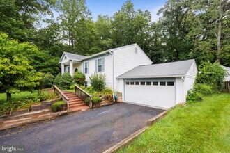 Building Photo - 11821 Sinclair Ln
