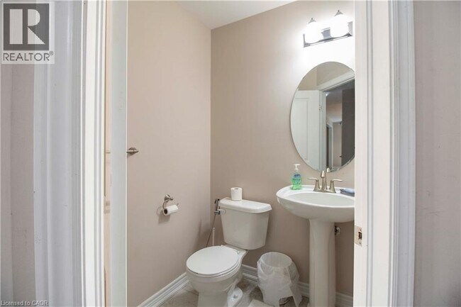 Building Photo - 35 Oakhaven Pl