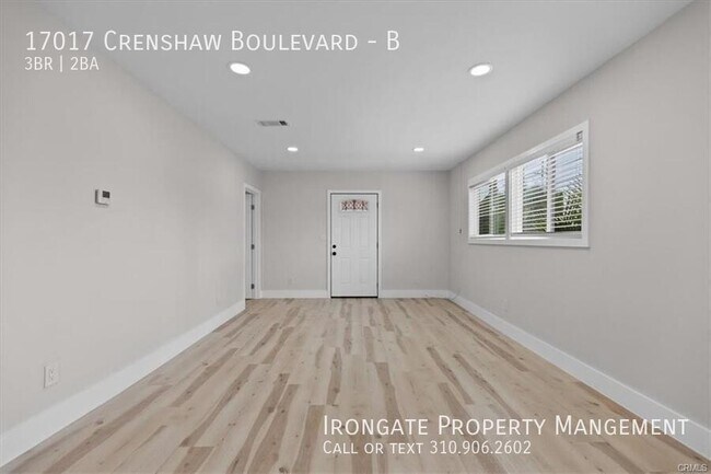 Foto del edificio - 17017 Crenshaw Blvd