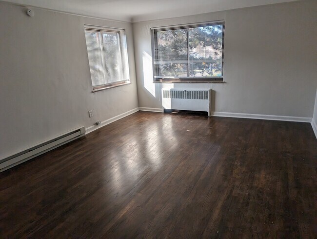 Building Photo - 2500 Boudinot Ave