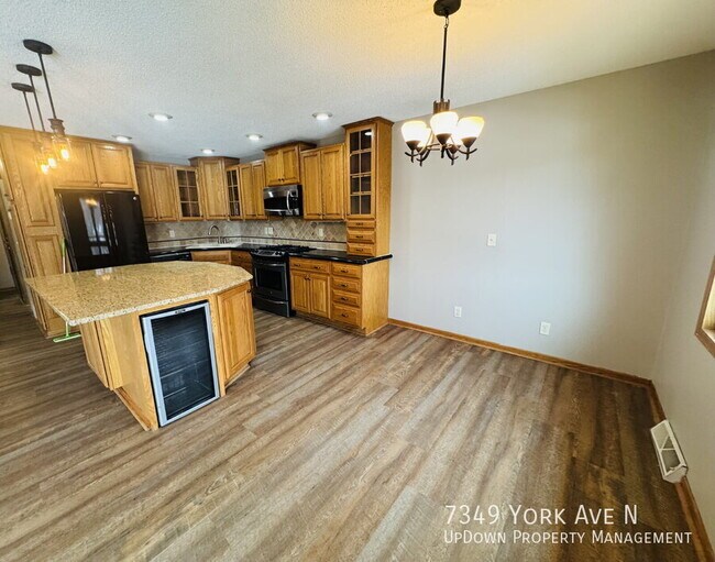 Foto del edificio - 7349 York Ave N