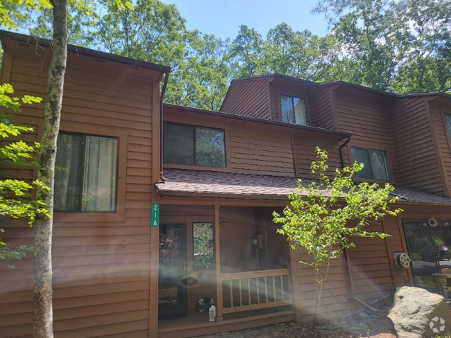Building Photo - 216 Falls Cir