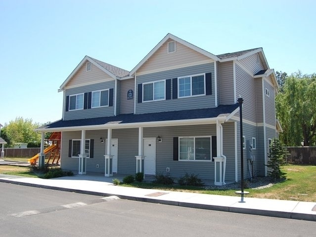 Primary Photo - Parkwood Apartments