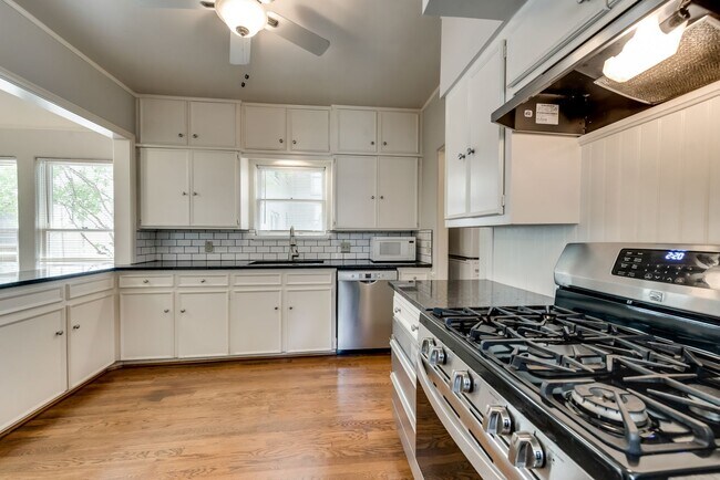 Building Photo - 4208-10 Normandy AVE
