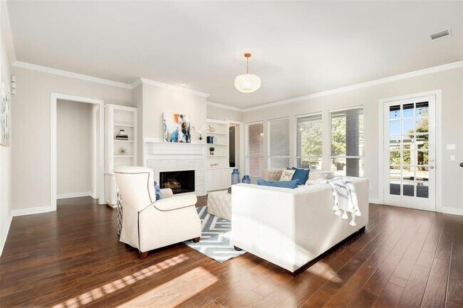 Foto del edificio - 1210 Forest Hills Dr