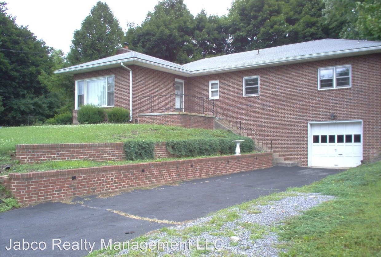Primary Photo - 3 br, 2 bath House - 113 Hillview Avenue