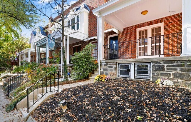 Photo - 3608 Elkader Rd House