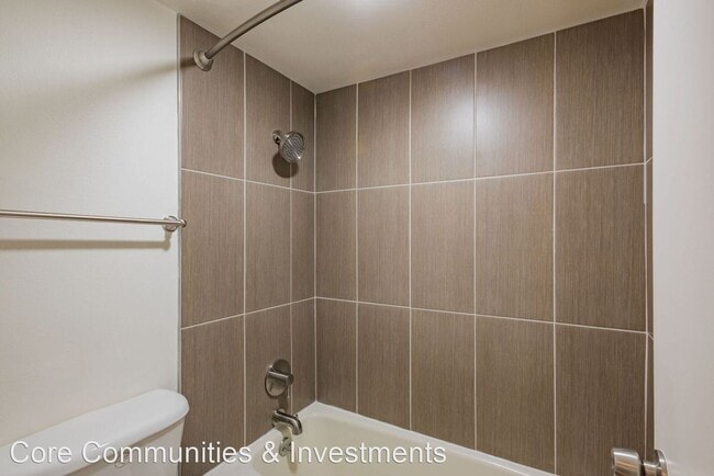Building Photo - 645 E 200 S