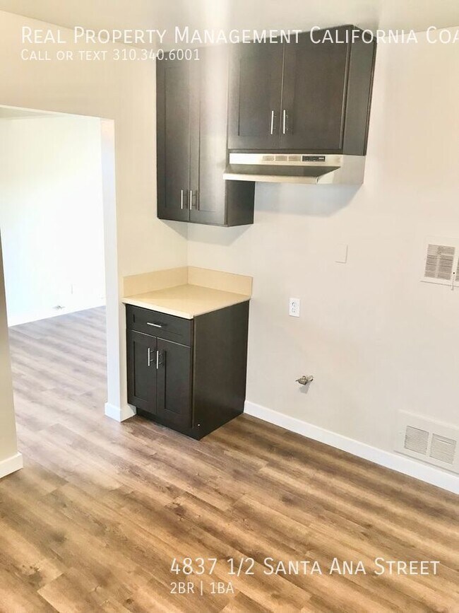 Building Photo - Available Now !!!  Newly Remodeled 2 Bedro...