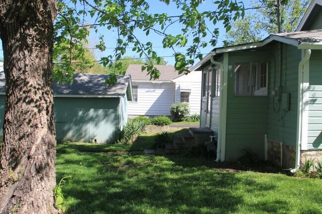 Foto del edificio - 630 N Poplar St