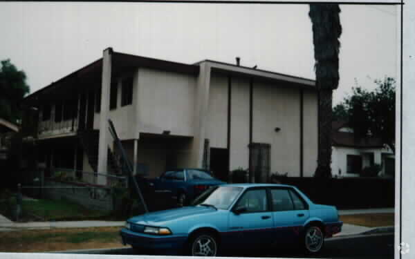 Foto principal - 1226 W 98th St