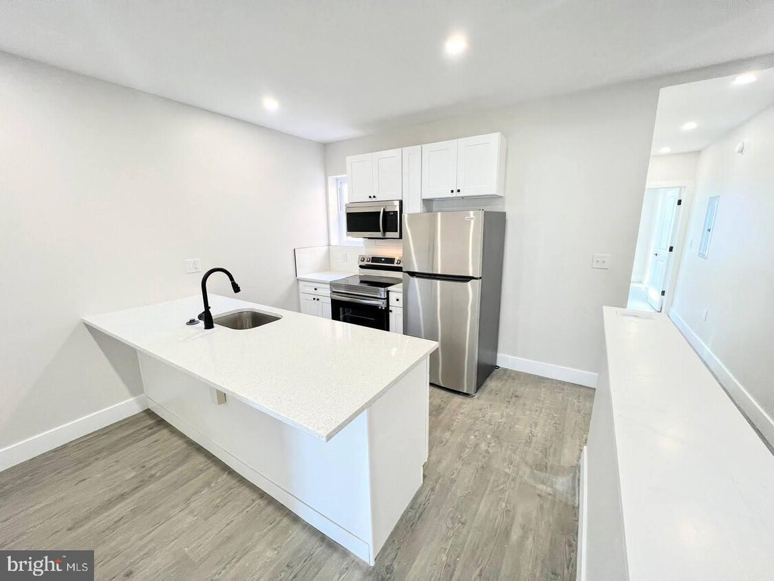 Kitchen (1st floor) - 22 S Yewdall St