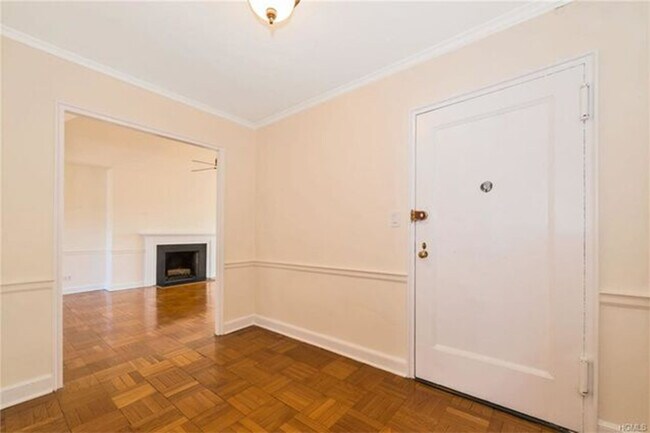 Building Photo - 4 Chateaux Cir