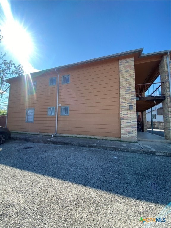 Building Photo - 1226 N LBJ Dr