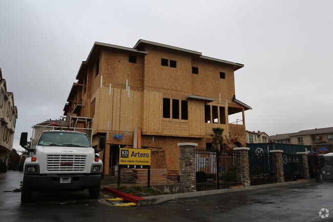 Building Photo - Artero