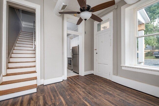 Building Photo - 811 Westover Dr