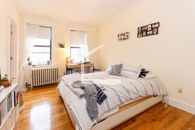Building Photo - Renovated Unit Near T with Hot Water Inclu...