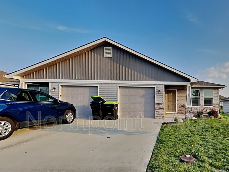 202 SW Rose St, Blue Springs, MO 64014 House Rental in Blue Springs
