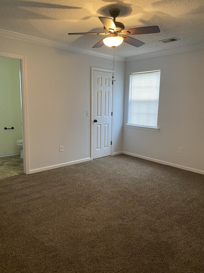 Building Photo - 218 Shayna Dr