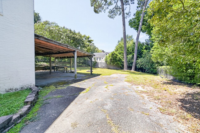Building Photo - 1237 Owsley Ave