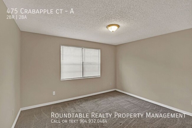 Foto del edificio - 475 Crabapple Ct