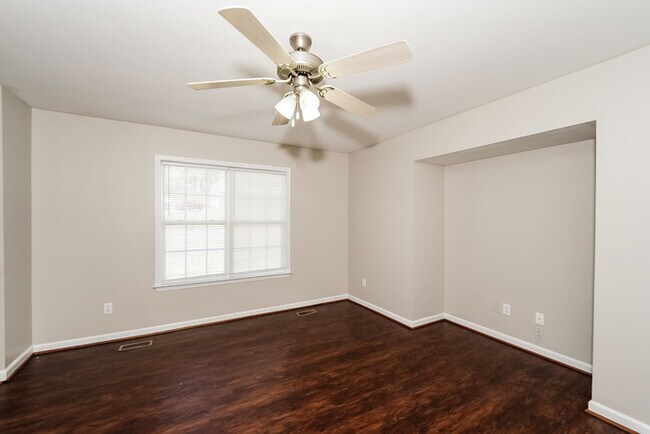 Foto del edificio - 694 S Hillcrest Rd