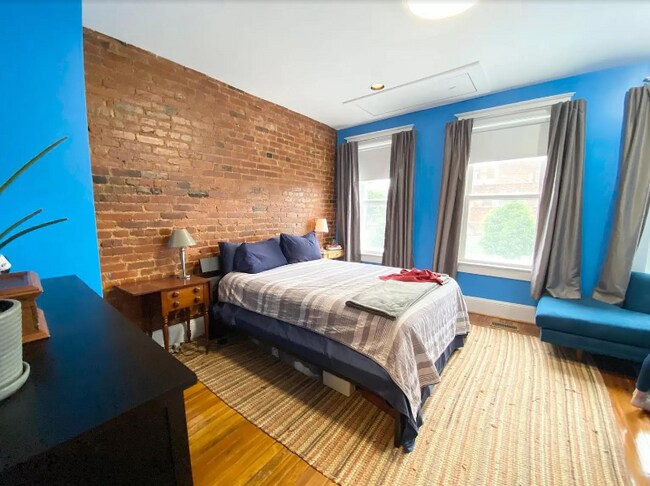 Building Photo - 412 F St NE