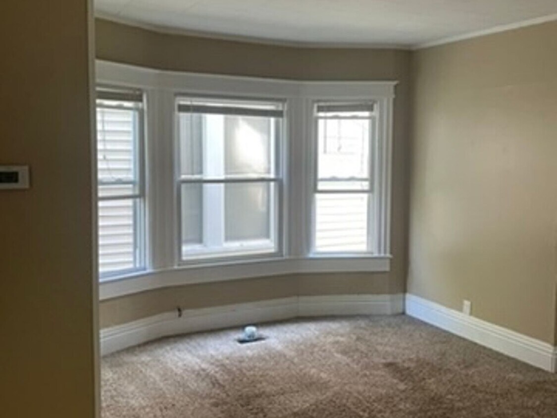 Primary Photo - 1 bedroom near the Rochester Public Market...