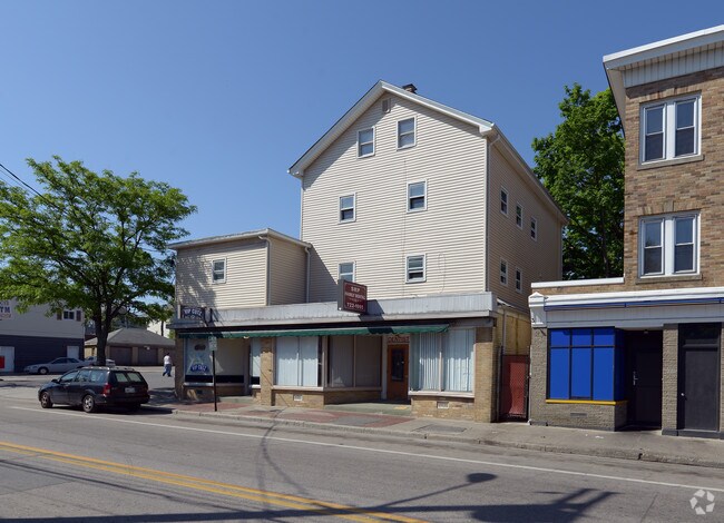 Building Photo - 636-642 Dexter St