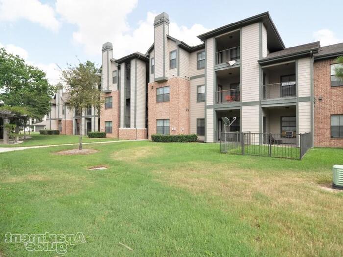 Foto principal - 7215 Spring Cypress Rd