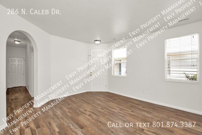 Building Photo - Beautiful 3 Bed - 2 Bath Pet Friendly Home...