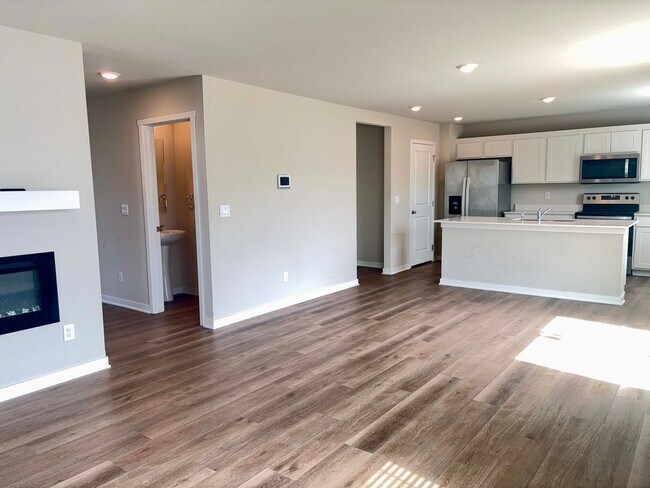 Building Photo - 1619 Port Royal Dr – 4 Bed/2.5 Bath in Belterra (Papillion) | Open Concept, Fireplace, Walk-In Pa...