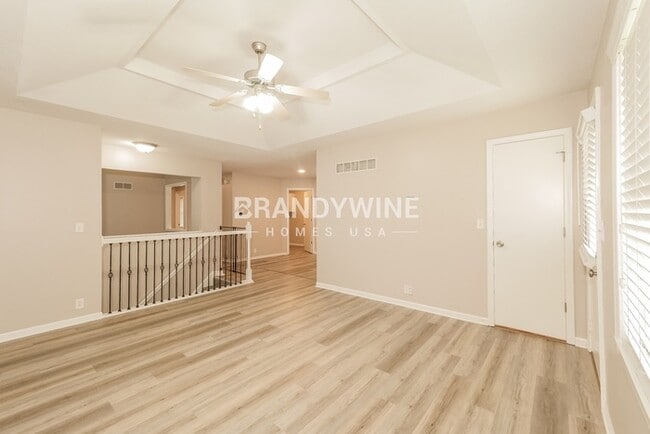 Building Photo - 402 Maple Ave