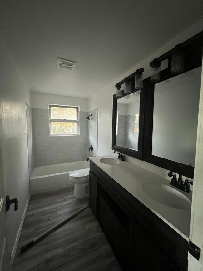 Foto del edificio - Cozy 4 bed, 1.5bath in Edmond Now Available!